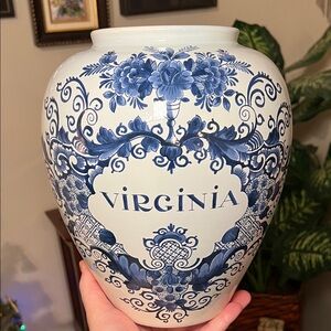 OUD Delft Tobacco Apothecary Jar Vase VIRGINIA Williamsburg Blue Handcrafted